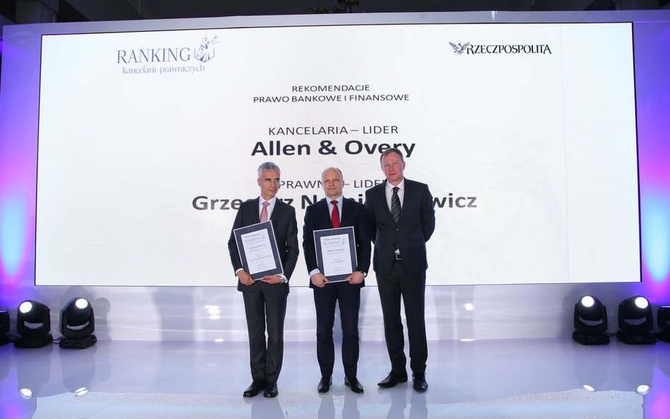 Grzegorz Namiotkiewicz (z lewej) i kancelaria Allen & Overy jako lider w dziedzinie prawo bankowe i 