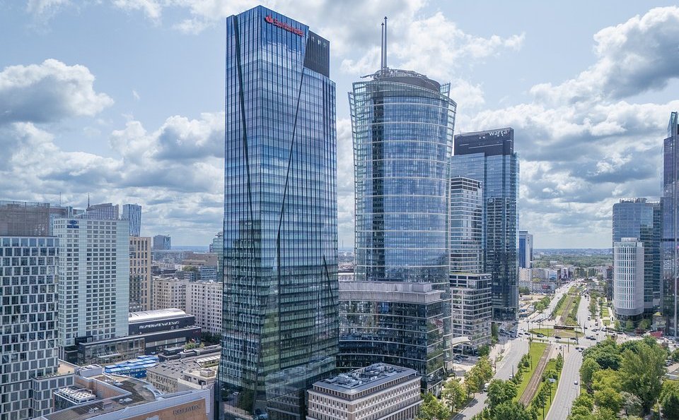 Polskie nieruchomości komercyjne kuszą kapitał. W coraz większym stopniu rodzimy