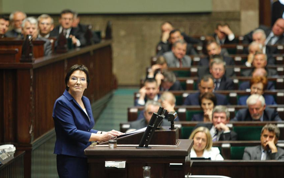 Komentarze po exposé: "Najlepsze expose w historii", "Żeński odpowiednik św. Mikołaja"
