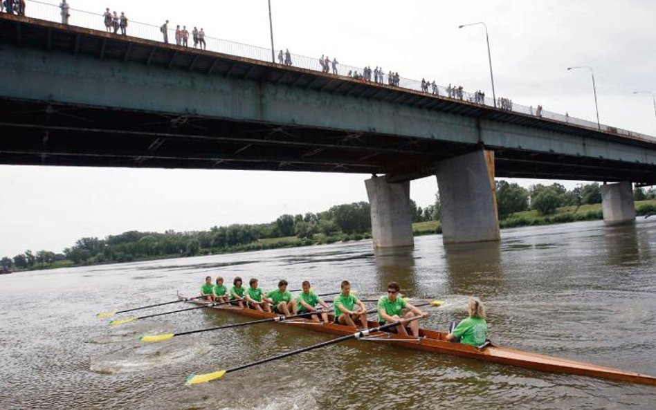 Tradycje sportowe Warszawskiego Towarzystwa Wioślarskiego, założonego 1878 r., kontynuują kolejne po