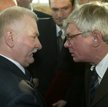 Tonący Andrzej Celiński zdjęcia z Wałęsą się chwyta