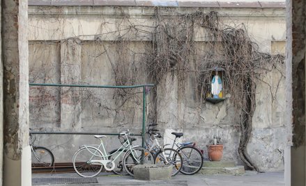 Matka Boska lub Budda w budynku pozwolą uniknąć nowego obowiązku