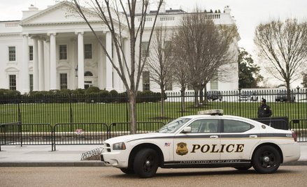 USA: Podejrzany samochód pod Białym Domem. Kierowca twierdzi, że wiózł bombę