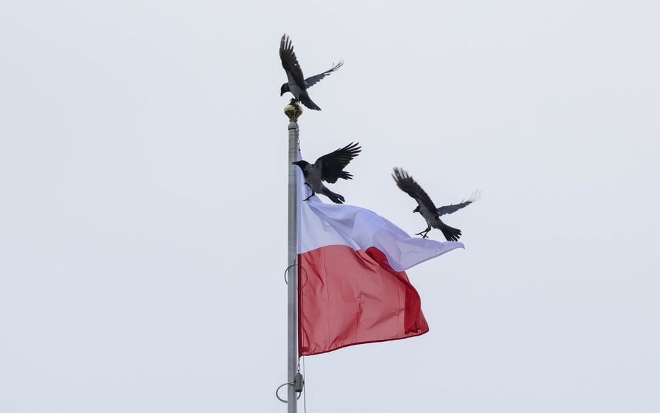 Flaga na maszcie Pałacu Prezydenckiego w Warszawie