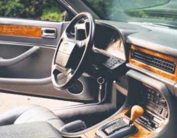 Te otwarte drzwi są jak zaproszenie do środka.