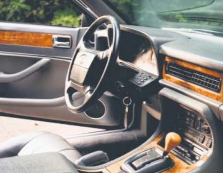 Te otwarte drzwi są jak zaproszenie do środka.