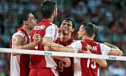 Zbigniew Bartman (w środku) był najskuteczniejszy w drugim meczu – zdobył 19 punktów