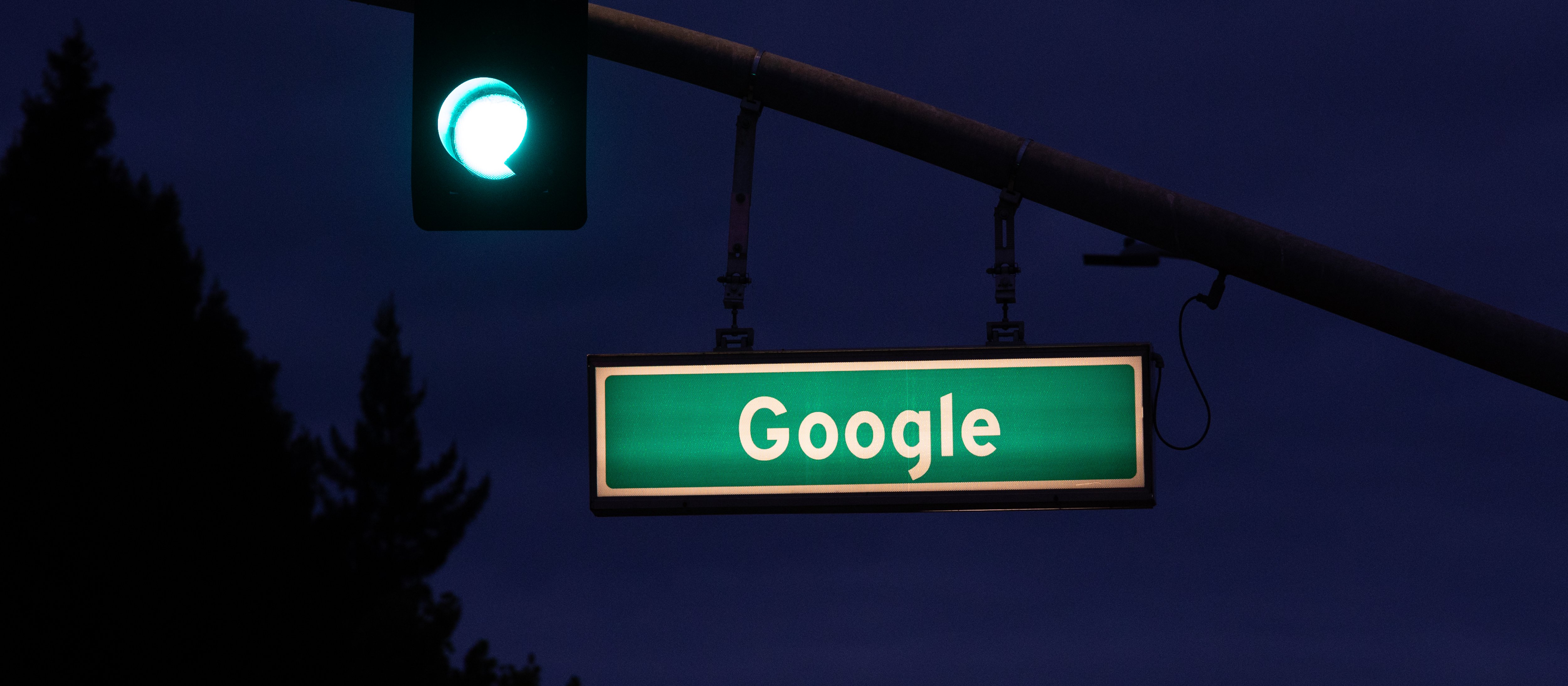 Pracownik Google zarobił fortunę na tajnych danych. Wpadł przez kryptowaluty