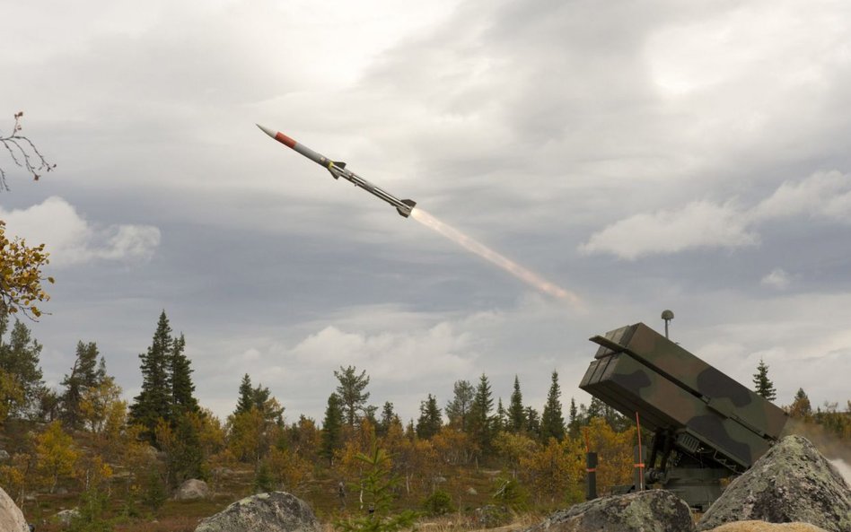 Odpalenie pocisku AIM-120 AMRAAM z wyrzutni systemu NASAMS. Fot./Kongsberg.