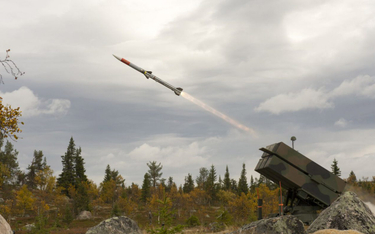 Odpalenie pocisku AIM-120 AMRAAM z wyrzutni systemu NASAMS. Fot./Kongsberg.