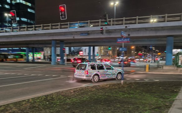 Kierowca golfa w Warszawie miał więcej szczęścia, gdyż uniknął kontroli