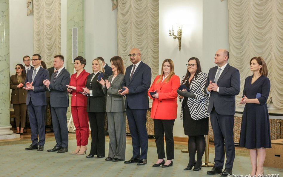 Prezydent Andrzej Duda zaprzysiągł "przełomowy" rząd