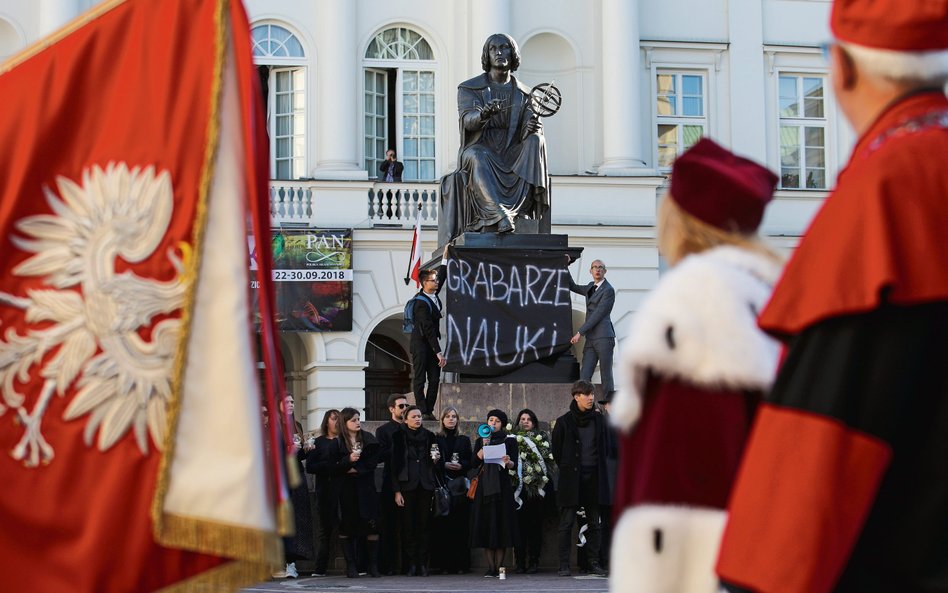 Protest studentów UW podczas spotkania rektorów polskich szkół wyższych i środowiska akademickiego; 