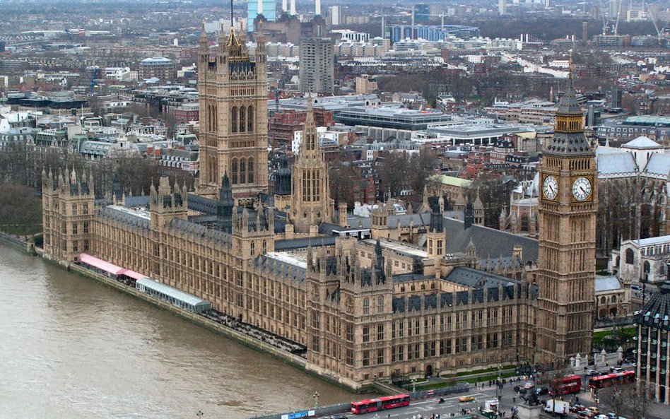 Rada dla brytyjskich posłów: Bierzcie taxi. Chodzi o brexit