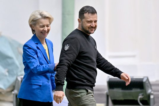 Do Kijowa demonstracyjnie przyjechała Ursula von der Leyen. Na zdjęciu: razem z prezydentem Ukrainy 
