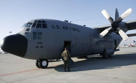 Wypożyczony hercules na Okęciu, listopad 2009 roku