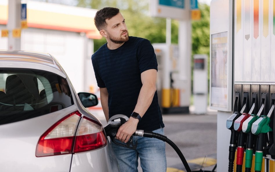 Średnia cena LPG na polskich stacjach paliw wynosi obecnie 2,59 zł za litr. To mniej niż rok temu, k