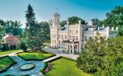 Pałac Mierzęcin Wellness&Wine Resort to malownicze i romantyczne miejsce.