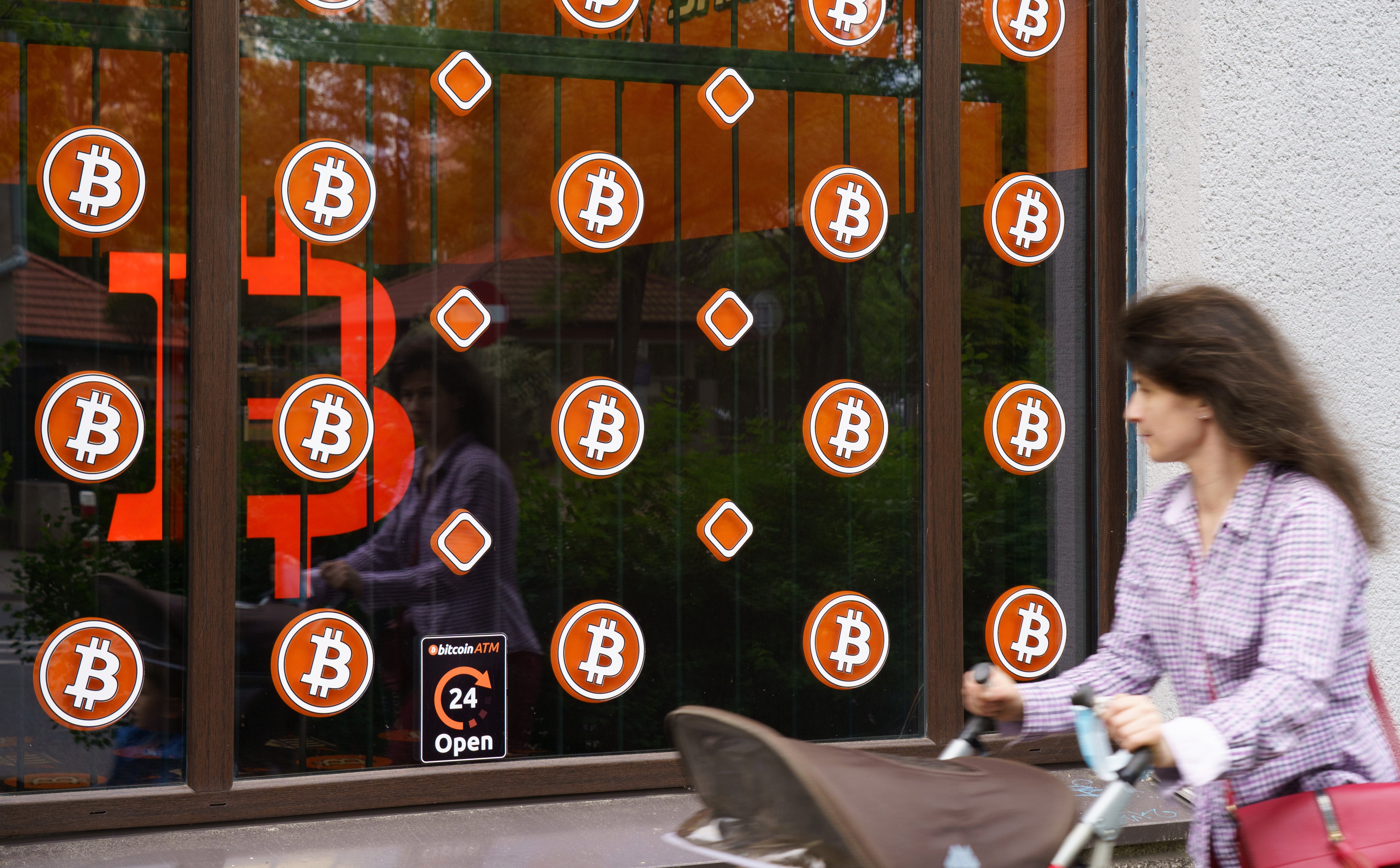 Jak duża część polskich inwestorów lokuje pieniądze na rynku wirtualnych walut?