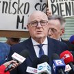 Przewodniczący Państwowej Komisji Wyborczej, sędzia Sylwester Marciniak przed siedzibą PKW