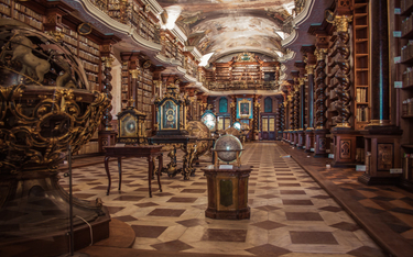 Barokowa biblioteka w praskim Clementinum, dawnym klasztorze jezuickim – jedna z wielkich atrakcji t
