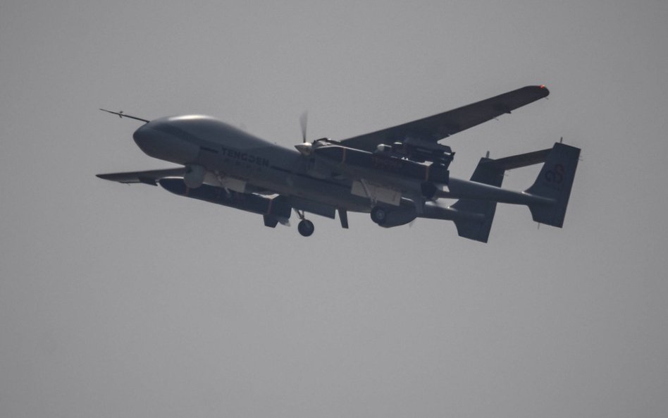 Dron TB-001