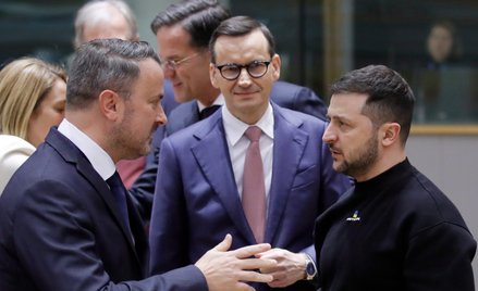 Bruksela 9 lutego. Prezydent Ukrainy Wołodymyr Zełenski oraz premierzy Luksemburga i Polski Xavier B