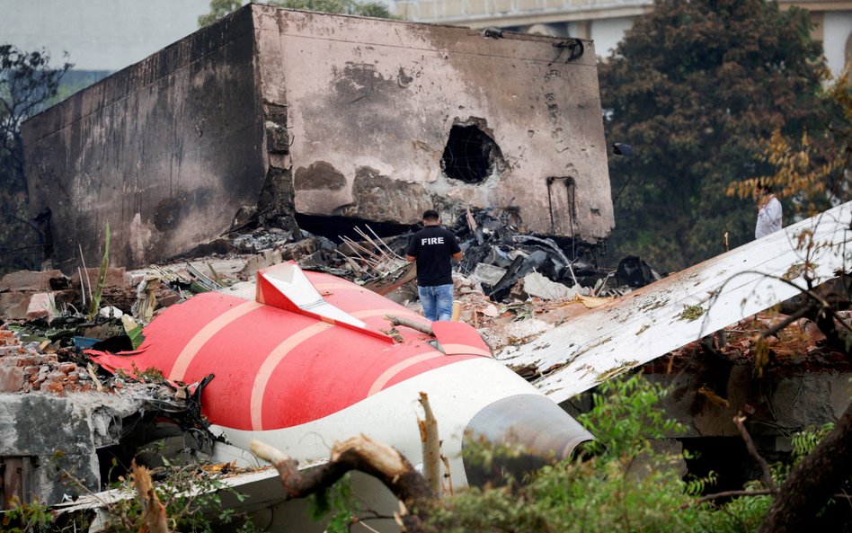 Fragment samolotu Boeing 787 Dreamliner linii Air India, który rozbił się tuż po starcie z lotniska 