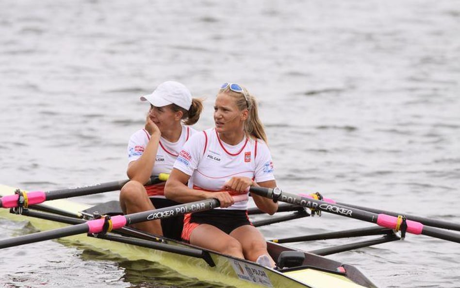 Julia Michalska i Magdalena Fularczyk (w czapce)