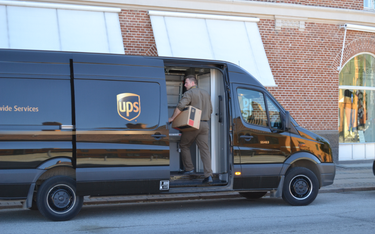 UPS zwolni 12 tys. pracowników