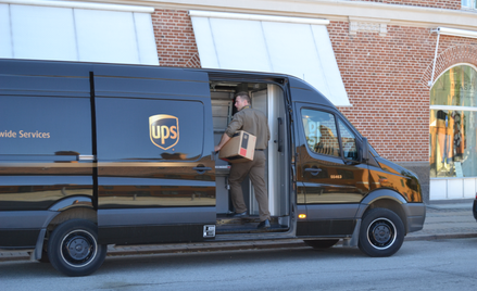UPS zwolni 12 tys. pracowników