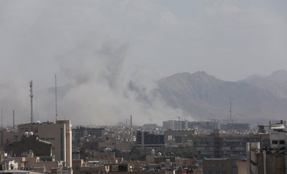 Dym nad Teheranem po ataku Izraela i USA