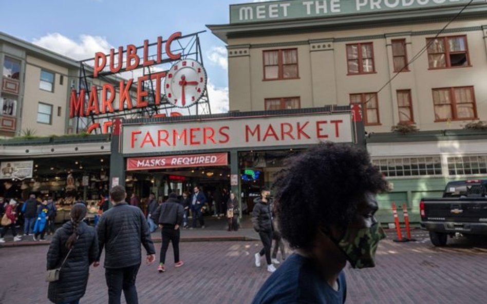 Seattle, stan Waszyngton dzisiaj. Dwa lata temu było pierwszym dużym miastem w USA. w którym pojawił