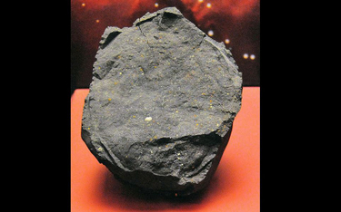 Meteoryt zapoczątkował życie na Ziemi? W próbkach pobranych z dwóch meteorytów znaleziono cukry