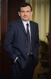 Radosław Olszewski to jeden z bardziej doświadczonych maklerów na naszym rynku. Licencję maklera uzy