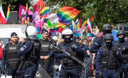 Policjanci ochraniający Marsz Równości w Płocku