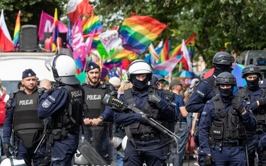 Policjanci ochraniający Marsz Równości w Płocku