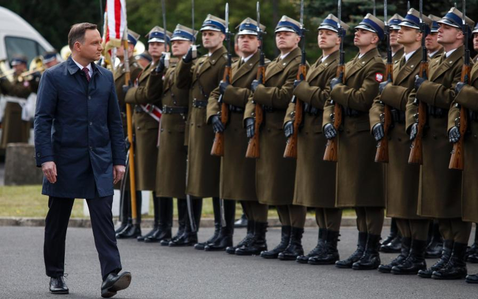 Prezydent awansuje oficerów wojska