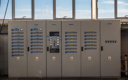 Panel sterowania lokalnego w hali głównej Grubej Kaśki. Pozwala na sterowanie automatyczne i ręczne.