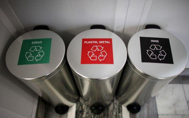 Sondaż: Polacy twierdzą, że segregują śmieci