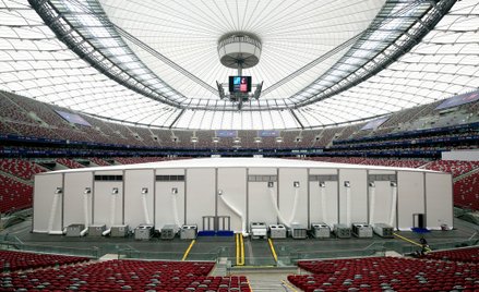 Wystawa smoleńska na PGE Narodowym bez uzgodnienia z NATO