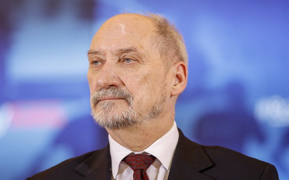 Macierewicz: Wszystkie stosunki, zwłaszcza gospodarczo-polityczne Niemiec z Rosją, powinny być zerwane