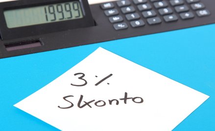 Umowa o udzielenie skonta nie może mieć formy ustnej.