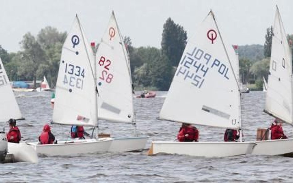 Pierwsze umiejętności w opanowania wiatru podczas szkolenia na Zalewie Zegrzyńskim zdobywali później