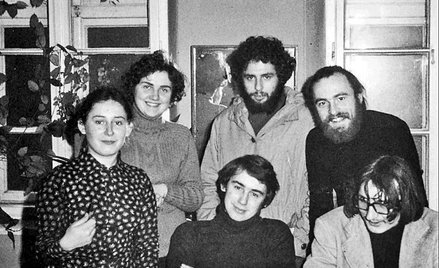 Członkowie SKS. Od lewej stoją Liliana Batko, Danuta Sotwin, Bronisław Wildstein, Bogusław Sonik, si
