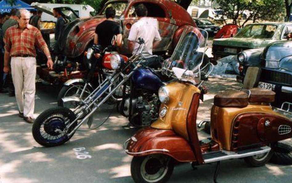 Moto Weteran Bazar dla kolekcjonerów zabytkowych pojazdów i dwie aukcje sztuki