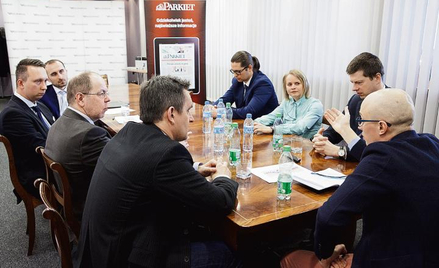 W debacie zdobywców Złotych Portfeli „Parkietu" wzięli udział (od góry, zgodnie z ruchem wskazówek z