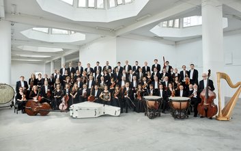 Orkiestra Sinfonia Varsovia wystąpi na tegorocznej odsłonie Festiwalu Warszawska Jesień (fot. materi