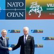 Sekretarz generalny NATO Jens Stoltenberg i prezydent Litwy, gospodarza szczytu, Gitanas Nausėda w p