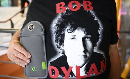 Bob Dylan zażądał, by widzowie nie mogli korzystać z telefonów komórkowych podczas jego koncertów